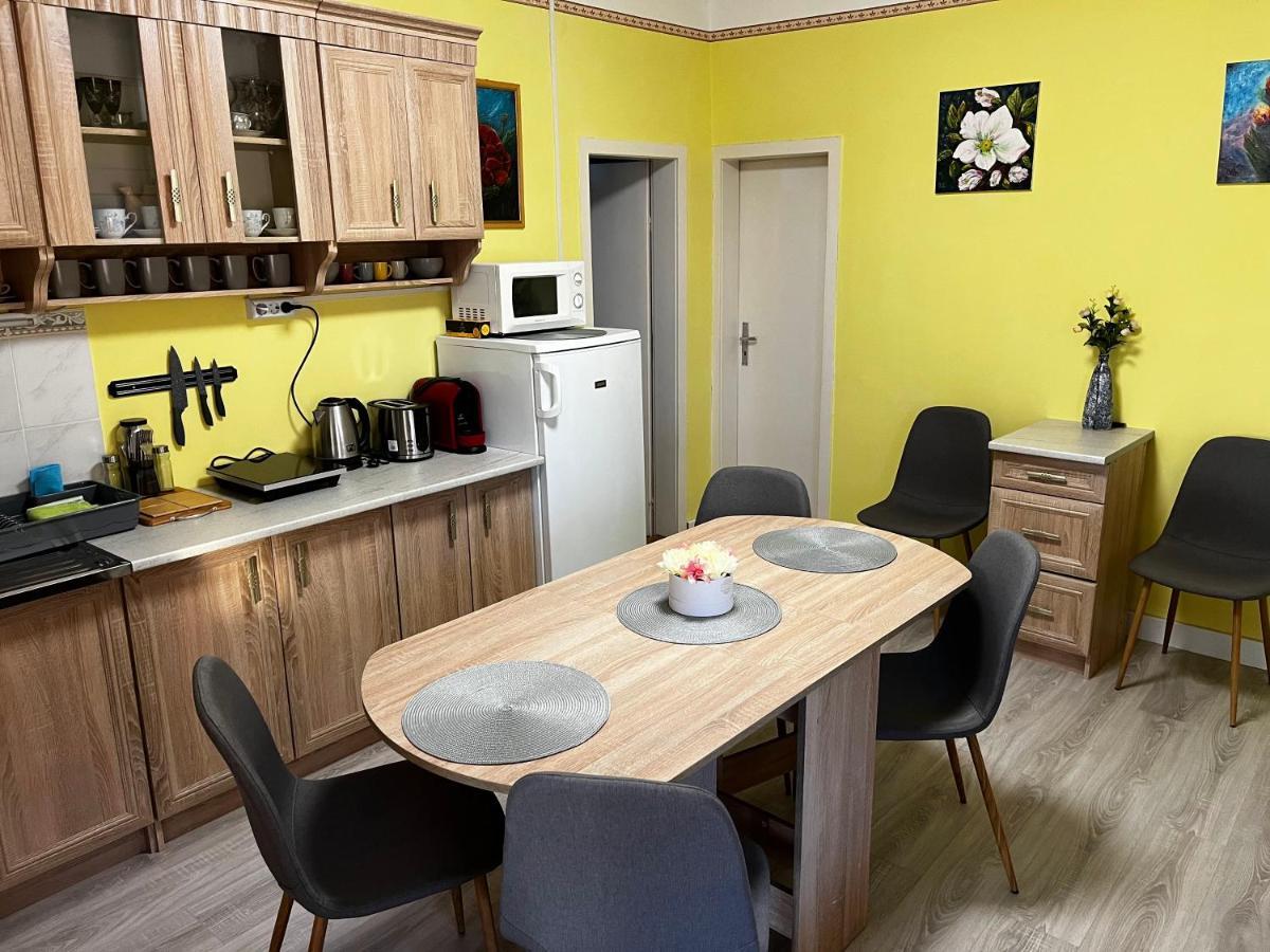 Hotel Postakocsi Vendeghaz Kisgyor Exteriér fotografie