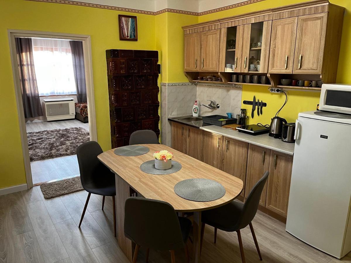 Hotel Postakocsi Vendeghaz Kisgyor Exteriér fotografie